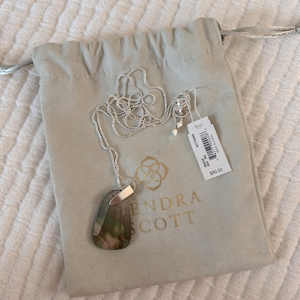 NWT Kendra Scott pendant necklace with adjustable silver chain